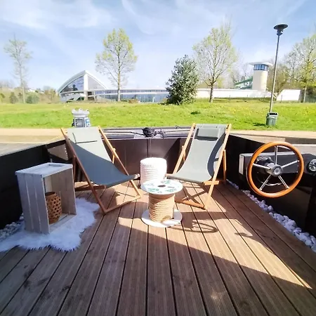 Botel Johana Boat *